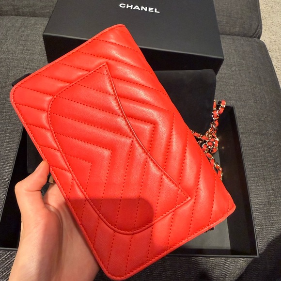 Chanel Red Chevron Wallet on Chain (WOC) - Picture 9 of 13